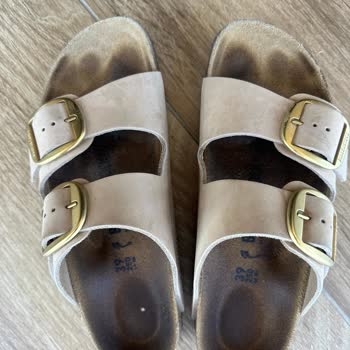 8.000 TL'lik Birkenstock Terliği Kısa Sürede Soyuldu
