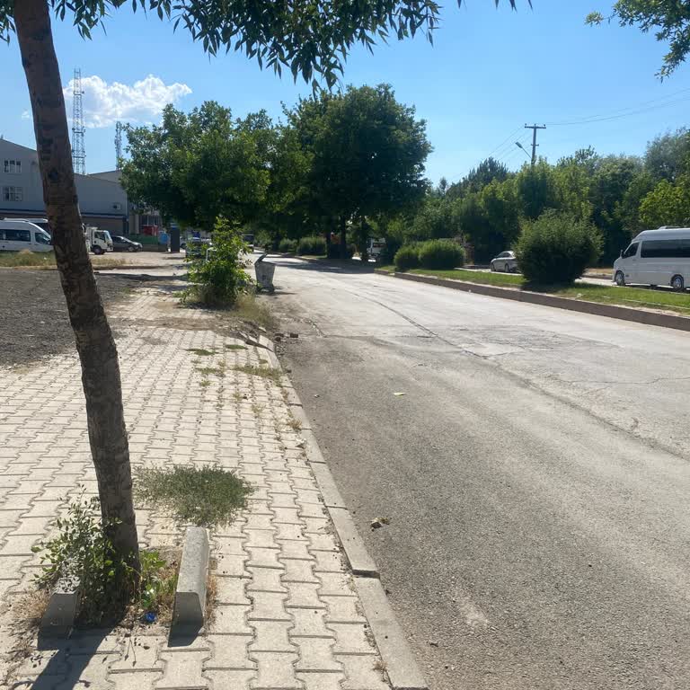 Sanayi Mahallesi Durağında Minibüslerin Seyrek Gelmesi Ve Uzun Bekleme Süreleri