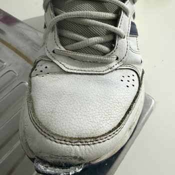 Adidas Ayakkabının Yapışkan Kısımlarının Ayrılması Nedeniyle Değişim Talebi