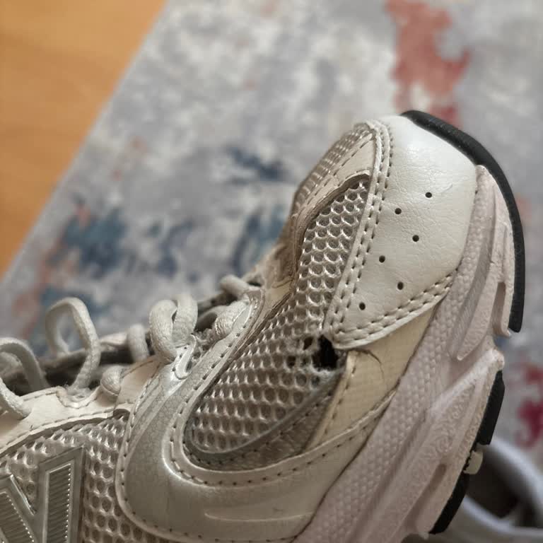 Sneaks Up Mağazasında Ayakkabının Kısa Sürede Açılması Ve Yardım Reddi