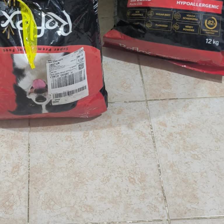 Yırtık Ve Bantlanmış Köpek Maması Paketi Teslim Edildi, Değişim Ya Da İade Talebi