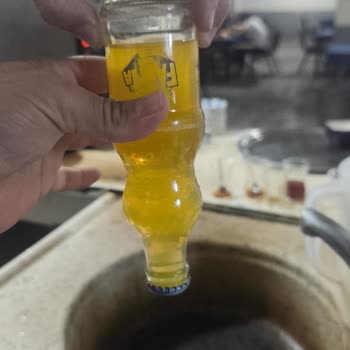 Coca-Cola Şişelerinin Dolum Eksikliği Ve Hakaret İçeren Yaklaşım