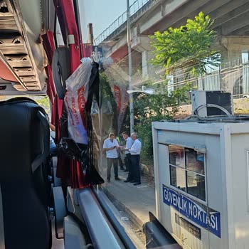 Otobüs Kazasından Sonra Bilgilendirme Eksikliği Ve Uzun Bekleme Süresi