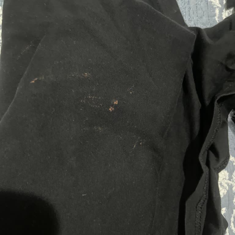 Çamaşır Suyuyla Gelen Kargo Kişisel Kıyafetlerime Zarar Verdi, Telafi Bekliyorum