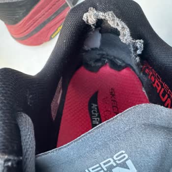 Skechers Ayakkabısının Topuk İç Astarında Hızlı Deformasyon Ve Değişim Talebi