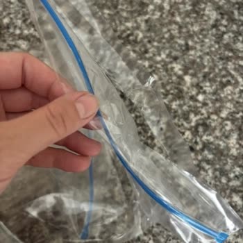 Koroplast Kilitli Buzdolabı Poşetlerinde Arızalı Kilit Ve Sürekli Yırtılma