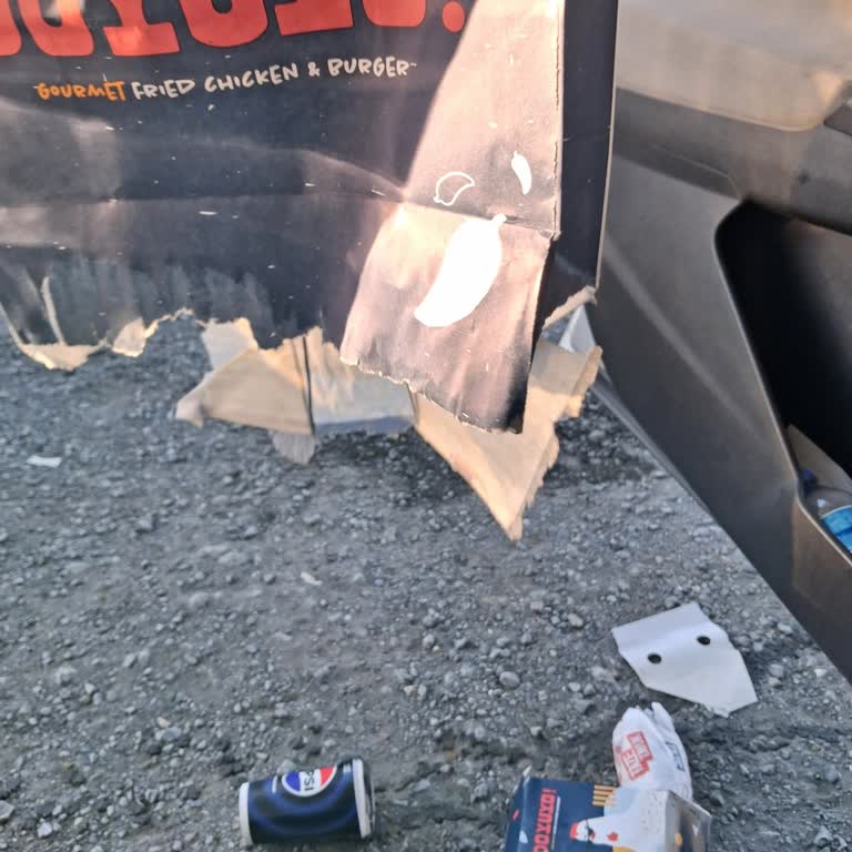 Doyuyo Avlu34 Arnavutköy Şubesinde Sızıntılı Paketleme Yüzünden Yemek Ve Araç Kirli