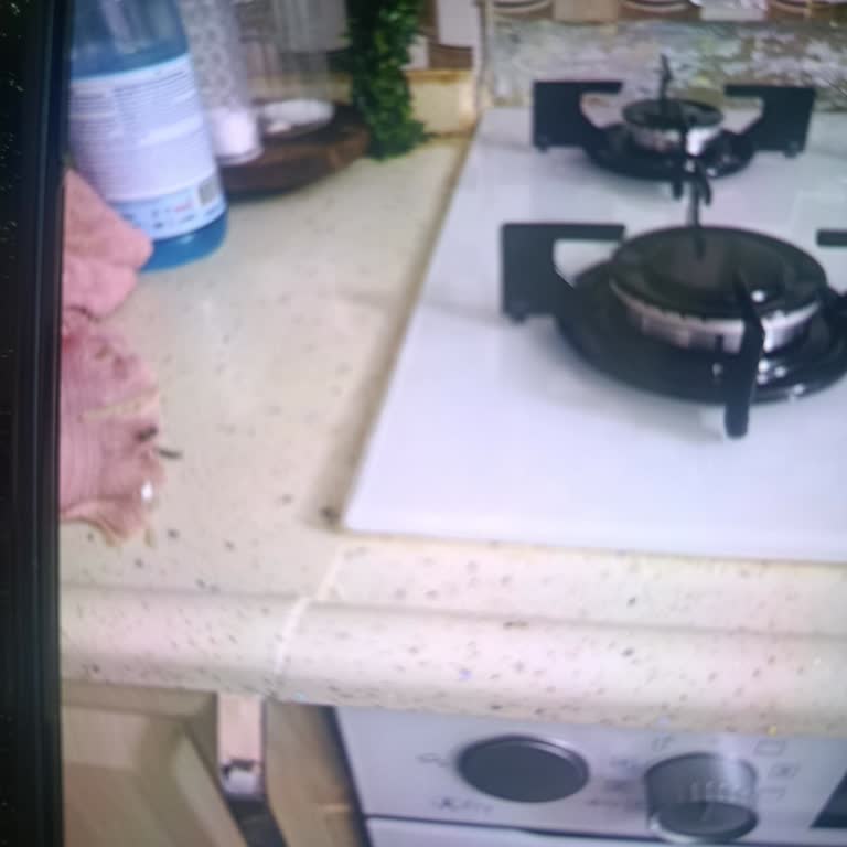 Davlumbaz Montajı Sırasında Tezgah Kırıldı, Firma Sorumluluk Almıyor