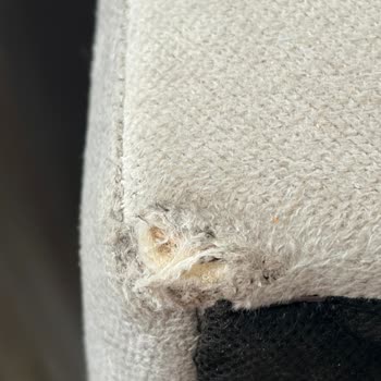 Enza Home'dan Gelen Hasarlı Köşe Koltuğu Ve Defolu Yastıklar