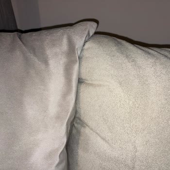 Enza Home'dan Gelen Hasarlı Köşe Koltuğu Ve Defolu Yastıklar