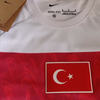 Mitra Forma Evi'nden Gelen Ayıplı Forma İçin Hızlı İade Ve Kargo Kodu Talebi