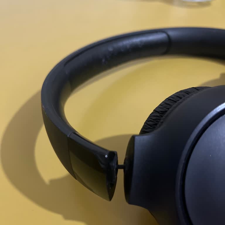 Sağ Menteşede Kırılma JBL Tune 520BT Kulaklıkta Tasarım Problemi