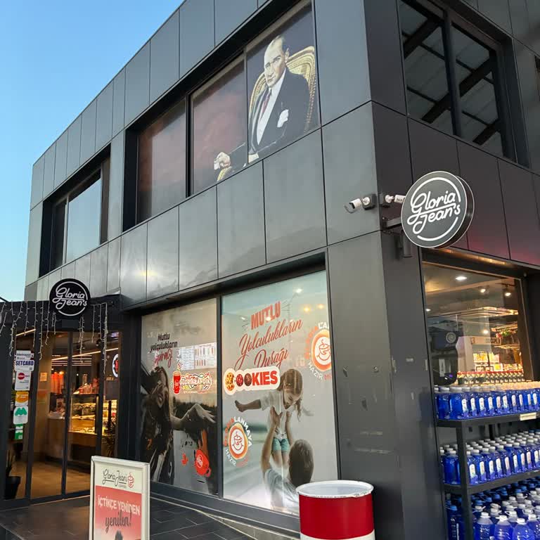 Gloria Jean's Coffees İzmir Seferihisar Şubesinde Müşteriye Yönelik Tehdit Ve Kaba Davranış