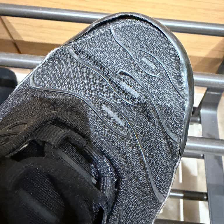 Barçın Akasya Şubesinde Nike Air Max Plus Burun Kısmı Açıldı Ücret İadesi Ve Değişim Talebi