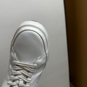 Gizlenmiş Rötuş Boyasıyla Üretim Kusurlu Calvin Klein Ayakkabısı Ve İade Talebi