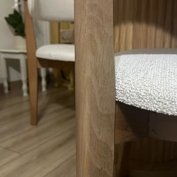 Bohem Salon Takımının Sandalyelerinde Renk Uyumsuzluğu Ve Uzun Süreli Değişim Süreci