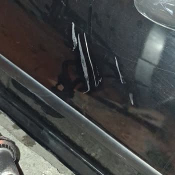 Park Halinde Elektrikli Bisiklet Düşmesi Aracımda Çizik Bıraktı
