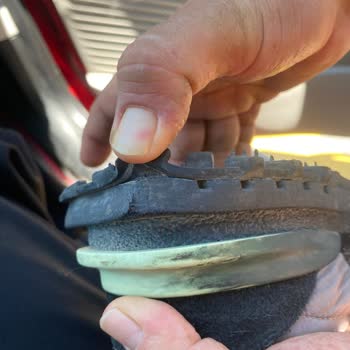 İki Yıllık Garantili Lacoste Ayakkabım Kısa Sürede Patladı Ve Mağaza Reddetti
