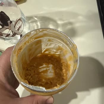 Nut Master Fıstık Ezmesinde Ağaç Parçası Keşfi Ve Ağız Yarası