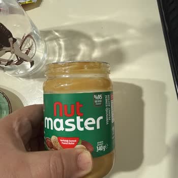 Nut Master Fıstık Ezmesinde Ağaç Parçası Keşfi Ve Ağız Yarası
