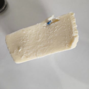 Yörsan Taze Kaşarda Bulunan Mavi Plastik Parça Üretim Hatası