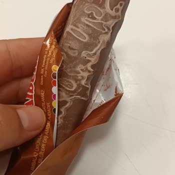Geçerli Son Kullanma Tarihli Çikolatanın Bozulması Ve Özür Paketi Talebi