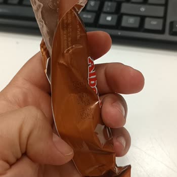 Geçerli Son Kullanma Tarihli Çikolatanın Bozulması Ve Özür Paketi Talebi
