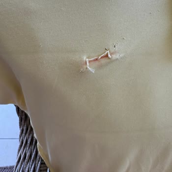 Metal Broş Paslanması Nedeniyle Bluzda Oluşan Leke Ve Ürün Değişim Talebi
