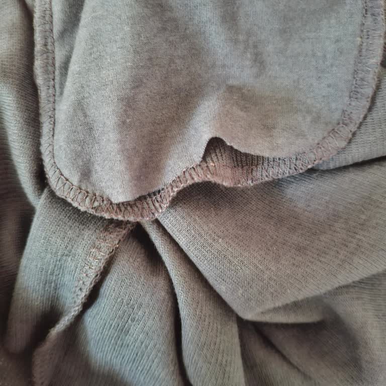 Lacivert Sweatshirt Cep Dikişi Eksik, İade Talebi Cevapsız