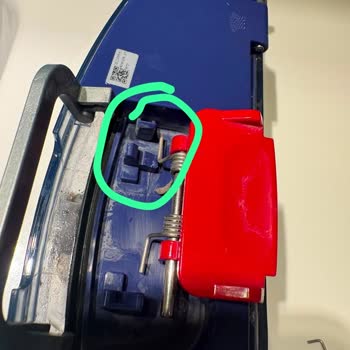 Dyson Spot Scrub Robot Süpürgede Kırık Parçalar Ve Yazılım Sorunlarıyla Değişim Talebi