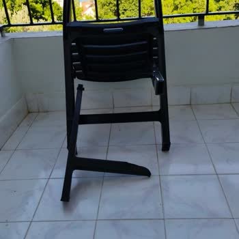 Kırılan Katlanır Sandalyeler Ve Satıcıdan Yanıt Gelmemesi