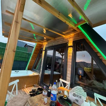 Airbnb Erkek Grubu Olarak Bungalovda Cinsiyetçilikle Karşılaştık