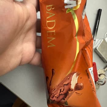 Migros Marc Badem Dondurmasında Çikolata Kaplaması Eksikliği
