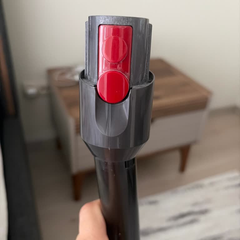 Esnek Boru Sorunu Nedeniyle Kırılan Dyson V12 Borusunun Garanti Değişimi Talebi