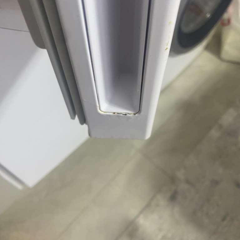 Regal Buzdolabının Kapak Paslanması Garanti Kapsamında Değişim Talebi