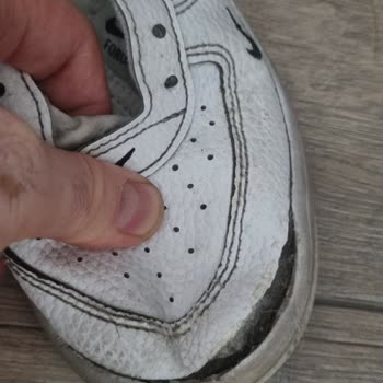 Yapışkan Açılması Nedeniyle Ayakkabıda Üretim Hatası Ve Garanti İhlali Ücretsiz Onarım Talebi