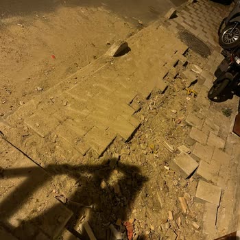 İSKİ Tamiratı Sonrası Kaldırım Taşları Yerine Konulmadı
