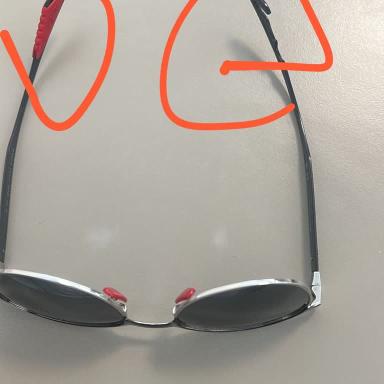 Rayban Gözlüğümde Silikon Parçası Kısa Sürede Çıktı, Garanti Süreci İlgisiz