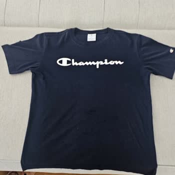 İzmir Hilltown Mağazasında Champion T-Shirt İlk Yıkamada Delik Açtı, Değişim Reddedildi