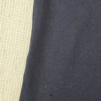 İzmir Hilltown Mağazasında Champion T-Shirt İlk Yıkamada Delik Açtı, Değişim Reddedildi