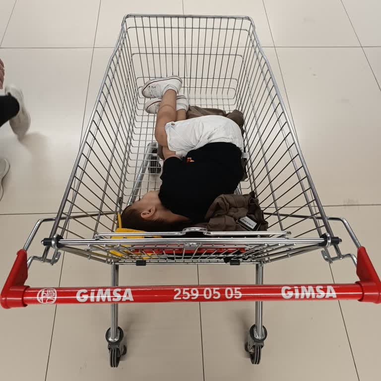 Gimsa Şubesinde Uyuyan Çocuk İçin Girişe İzin Verilmemesi