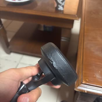 Pedlerinde Yırtık Olan JBL Tune 720BT Kulaklık İçin Orijinal Parça Talebi