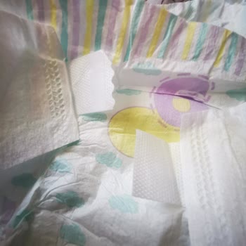 Yan Bant Yapışkanı Eksik Bebek Bezi Üretim Hatası