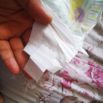 Yan Bant Yapışkanı Eksik Bebek Bezi Üretim Hatası