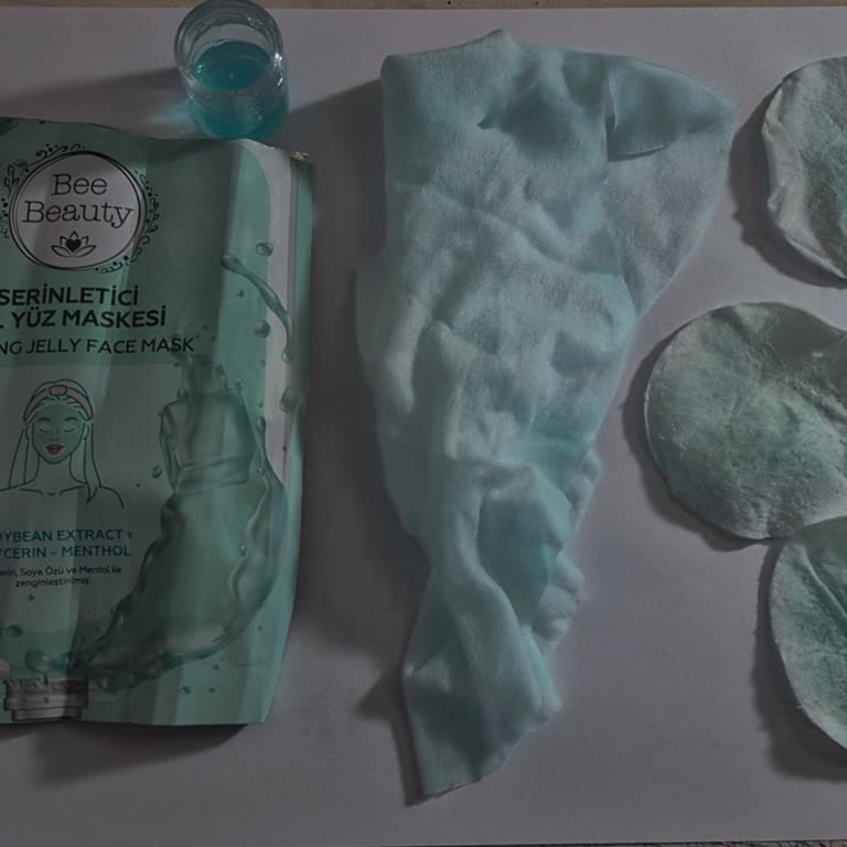 Bee Beauty Yüz Maskesi Yüzümü Şirinler Gibi Maviye Dönüştürdü