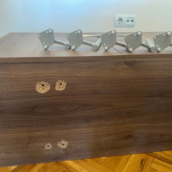 Eksik Vida Ve Hatalı Montaj Nedeniyle Pavia Yemek Konsolunun Devrilmesi