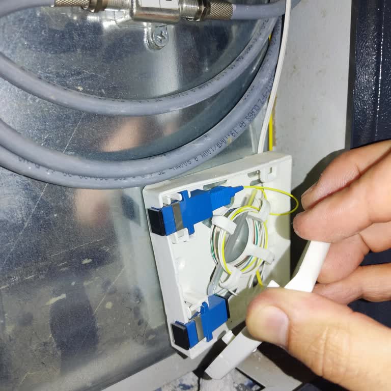 Manisa Kula'da Altyapı Yok İddiası Yanlış: Fiber Hattı Var Ve Kontrol Talep Ediliyor