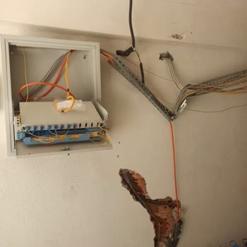 Superonline Kazı İşlemi Kabloları Kesti, Garaj Kutusu Hasarlı