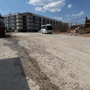 Yörükoğlu Caddesi'nde Toz Ve Haşere Sorunları İçin Acil Çözüm Talebi