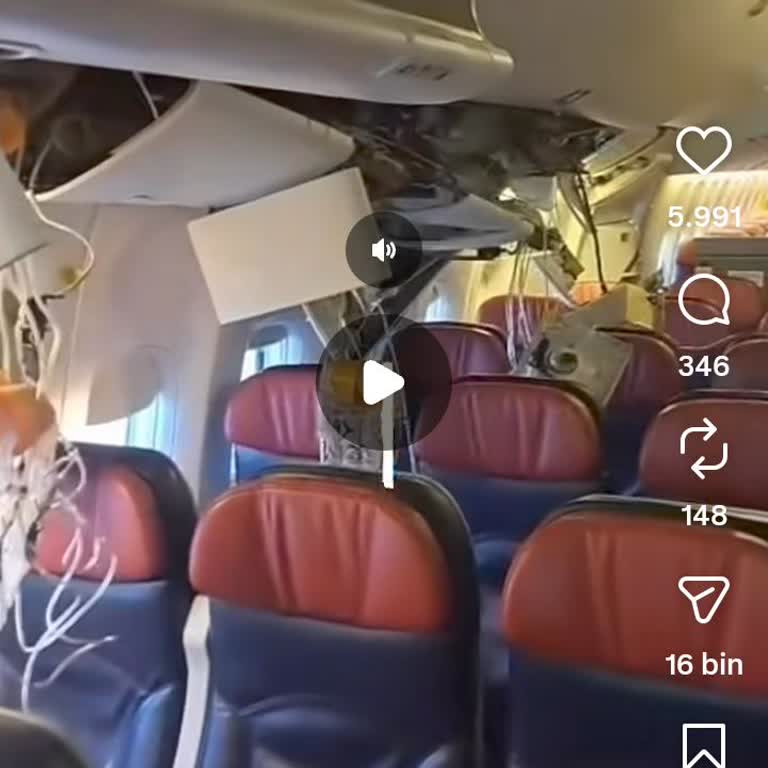 Uçak Radar Direğine Çarptı Ve Ücretsiz Bilet Sözü Verilmedi
